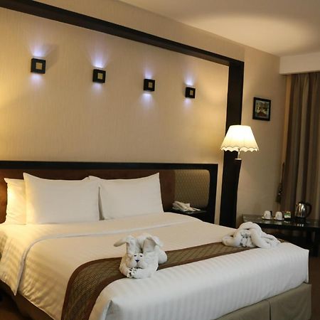 Avenue 64 Hotel Yangon Bagian luar foto