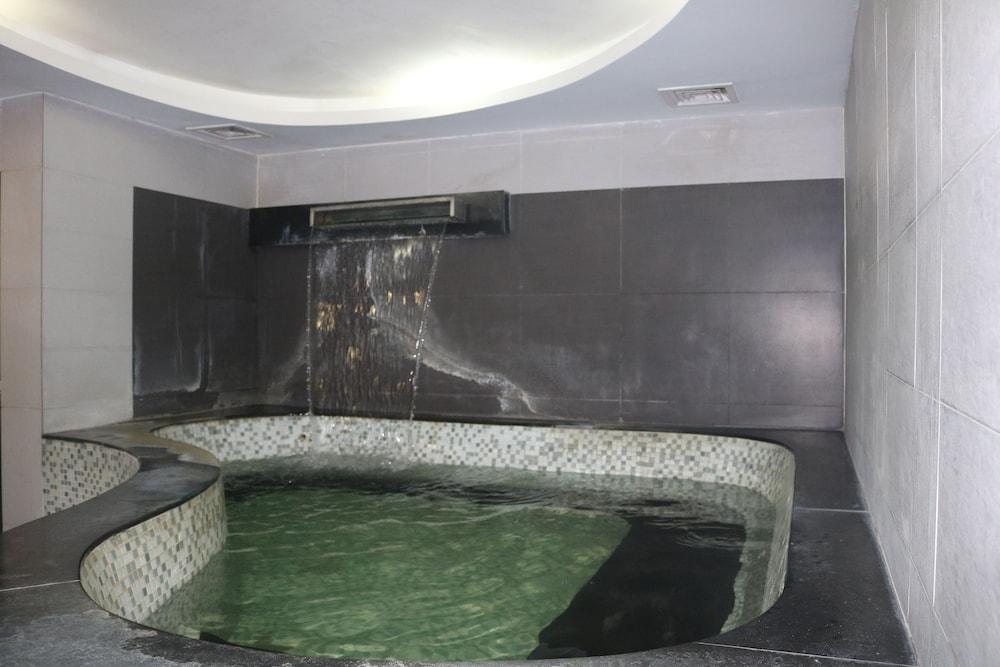Avenue 64 Hotel Yangon Bagian luar foto
