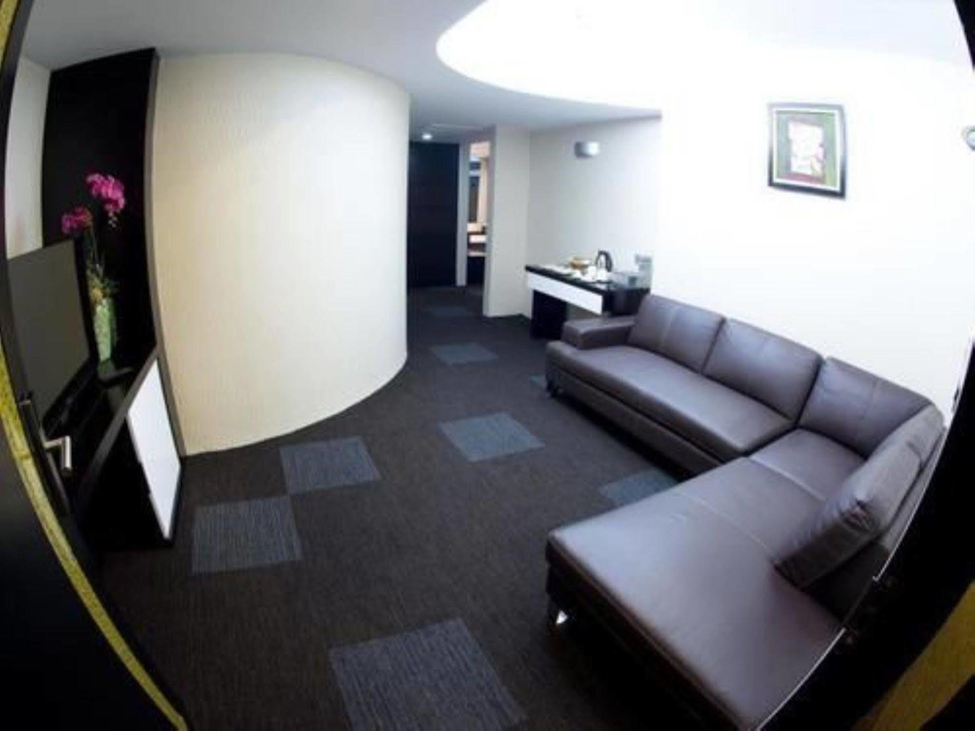 Avenue 64 Hotel Yangon Bagian luar foto